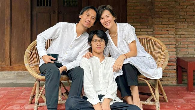 5 Potret Tampan Anak Semata Wayang Eross Candra Sheila On 7 Kini Sudah&nbsp;ABG