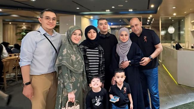 5 Potret Kekompakan Keluarga Lyra Virna dan Mantan Suami Eric Scada Bersama&nbsp;Anak-anak