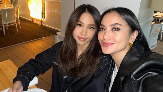 7 Potret Jasmine Abeng, Putri Ririn Ekawati yang Tengah Sibuk Kuliah di&nbsp;AS