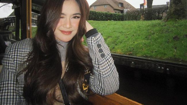 7 Inspirasi Outfit Earth Tone ala Mahalini, Modis dan Mudah Ditiru&nbsp;Bun!