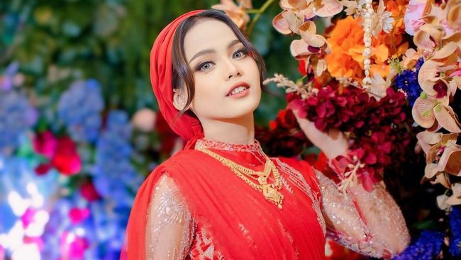 Tanggapan Putri DA Usai Viral Tampil Mencolok Pakai Banyak&nbsp;Perhiasan