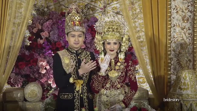7 Potret Akad Nikah Beby Tsabina dan Rizki Natakusumah, Maskawin Emas 399 gram&nbsp;Bun