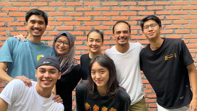 5 Potret Keluarga Attar Syach Ketemu Ipar Duta Sheila On 7, Anak-anak Main&nbsp;Bareng