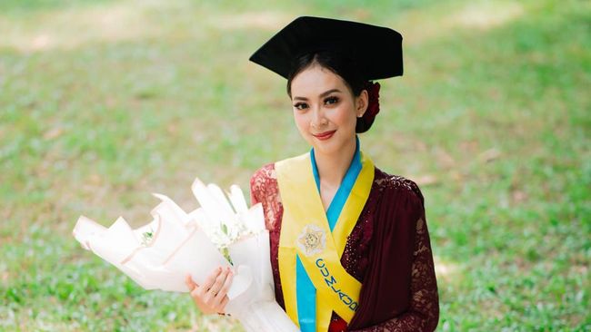 Kisah Dea Gadis Lulusan Cumlaude UGM Kini Bekerja Jadi Cleaner di&nbsp;Australia
