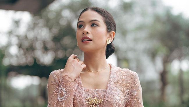 5 Potret Gaya Artis Pakai Kebaya, Maudy Ayunda hingga Dian Sastrowardoyo