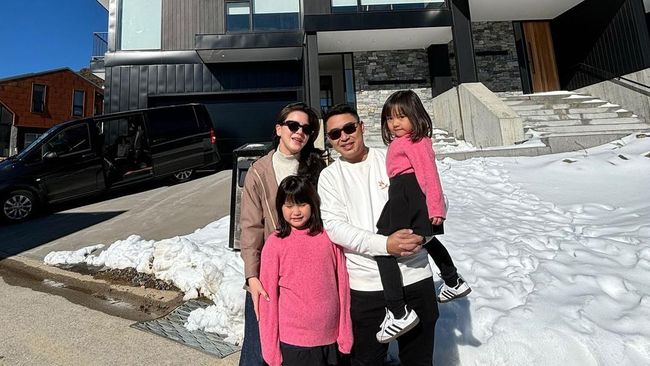 5 Potret Alice Norin Liburan Bersama Suami dan Anak, Seru Main Ski di Pegunungan Salju