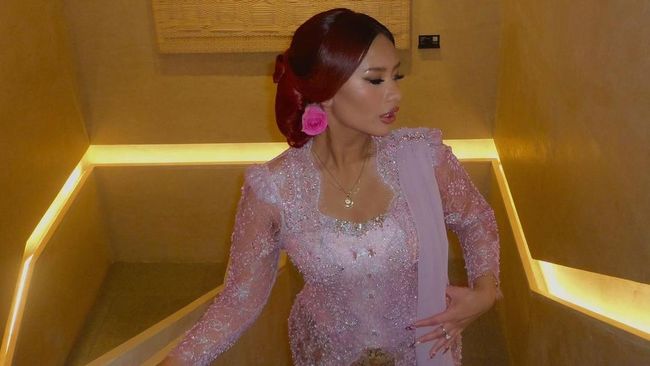 5 Potret Zahwa Massaid dalam Balutan Kebaya di Acara Siraman Aaliyah dan Thariq Halilintar