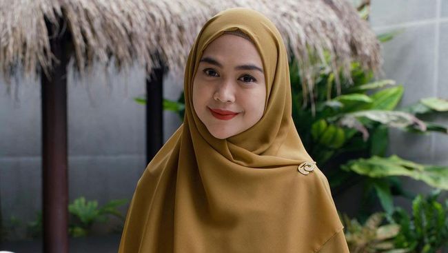 Ria Ricis Dilarikan ke RS Akibat Keracunan Makanan hingga Harus Operasi