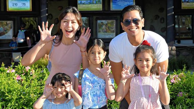 7 Potret Bahagia Surya Insomnia Bareng Anak dan Istri, Sempat Tak Yakin Bisa Hidupi Keluarga