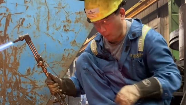 Tengku Firmansyah Jadi Tukang Las di Kanada, Ternyata Segini Kisaran Gajinya Bun