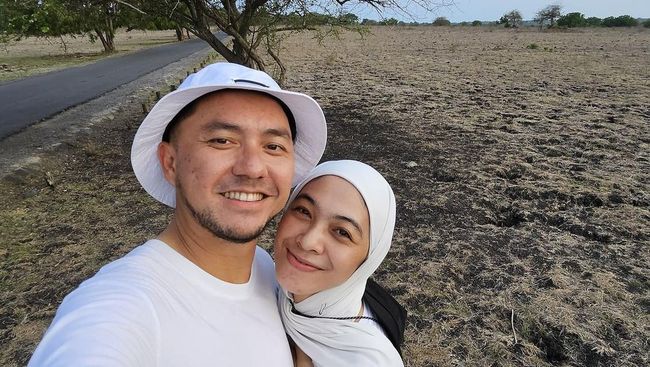 7 Potret Harmonis Dian Ayu Lestari dan Omesh 12 Tahun Menikah, Jauh dari Gosip&nbsp;Miring