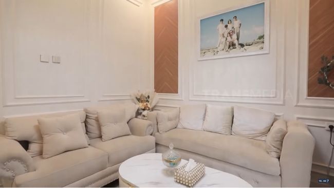 5 Potret Rumah Mewah Fadli Ahmad, Comfy Bergaya Minimalis