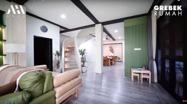 7 Potret Rumah Mewah Bernuansa Hijau Milik Randy Pangalila dan Istri Asal&nbsp;Kanada