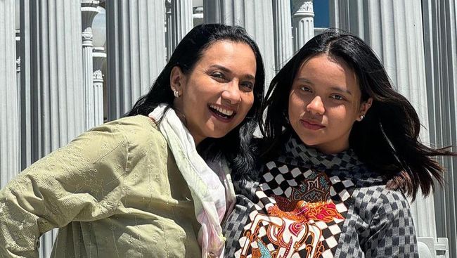 Ungkapan Bangga Shahnaz Haque Melihat Putri Bungsu Hidup Mandiri di AS dan Mampu Beli Mobil&nbsp;Sendiri