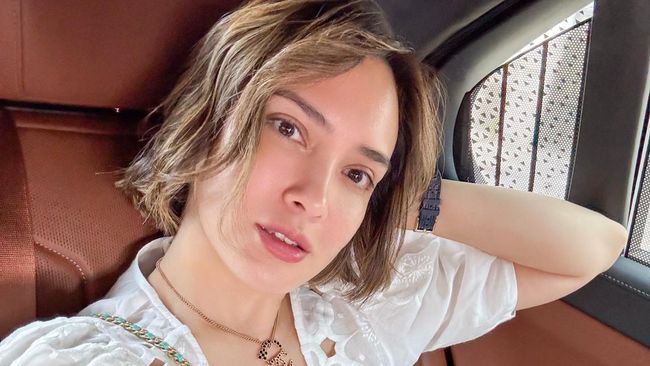 7 Potret Terbaru Shandy Aulia, Fresh Berambut Pendek hingga Foto KTP Curi&nbsp;Perhatian