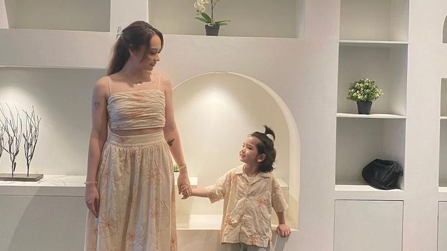 7 Potret Ibrahim Rumi Anak Putri Anne dan Arya Saloka yang Baru Rayakan Ulang&nbsp;Tahun