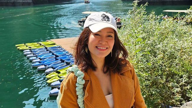 7 Potret Terbaru Senandung Nacita, Tinggalkan Karier News Anchor Kini Fokus Urus&nbsp;Anak