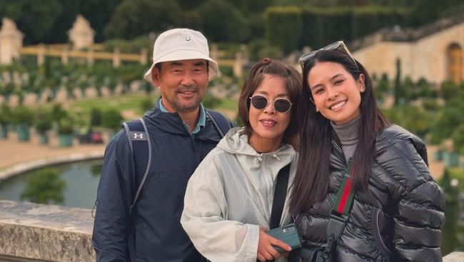5 Potret Keakraban Maudy Ayunda dan Mertua Korea, Terbaru Liburan Bareng ke Eropa
