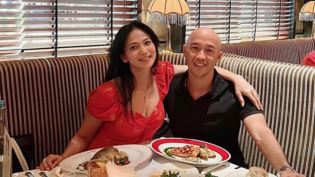 7 Potret Kinaryosih dan Suami Bule yang Jarang Tersorot, Adem dan Romantis&nbsp;Bun